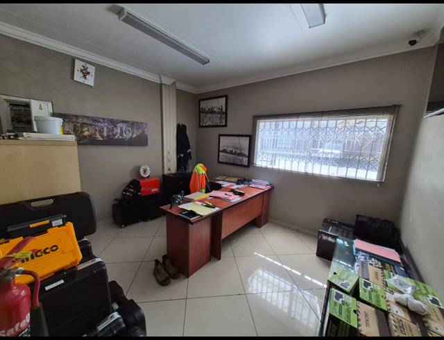 220M² OFFICE TO LET IN ALBERTON NORTH